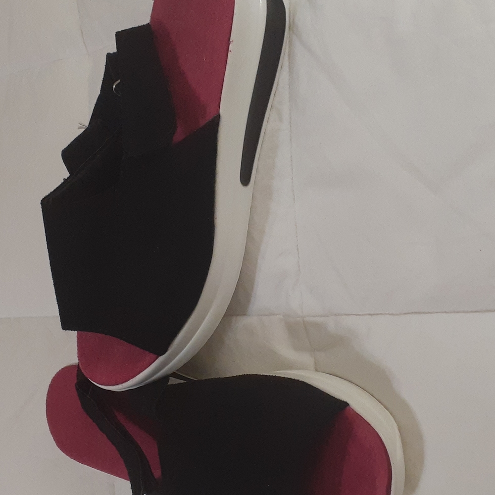 Sandals - Picture 2 of 4